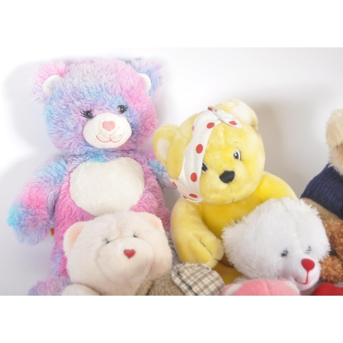 488 - Teddy Bears - a collection of x 16 assorted teddy bears / plush toys to include: Build a Bear, Jade,... 