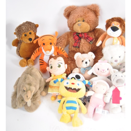 492 - Teddy Bears - a collection of x 36 assorted teddy bears / plush toys to include: Manchester, WmW, R&... 