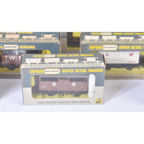 62 - A collection of assorted Wrenn Railways OO gauge model railway trainset locomotive rolling stock / c... 