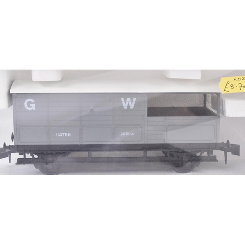 67 - A collection of Lima O gauge model railway rolling stock wagons comprising; 16T Mineral Wagon Kendal... 