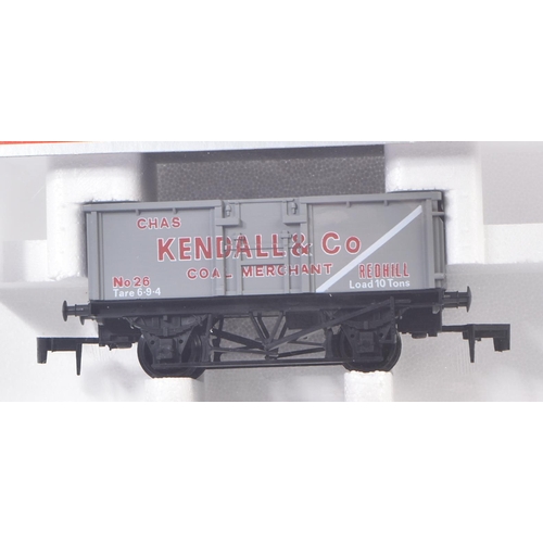 67 - A collection of Lima O gauge model railway rolling stock wagons comprising; 16T Mineral Wagon Kendal... 