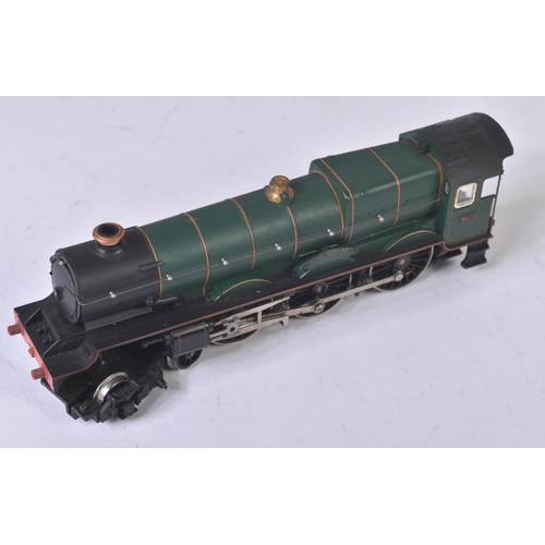 71 - Two Hornby OO gauge model railway trainset locomotive engines comprising; R78 King Class 4-6-0 'King... 