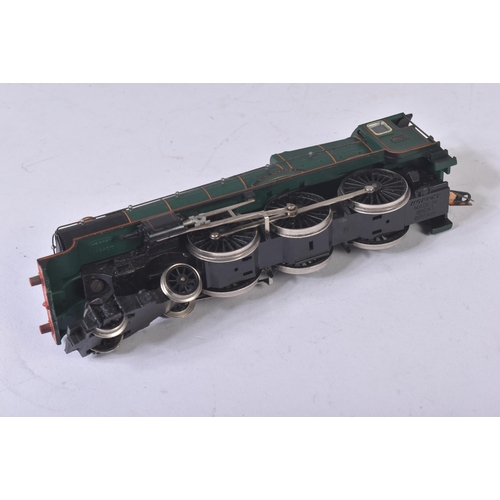 71 - Two Hornby OO gauge model railway trainset locomotive engines comprising; R78 King Class 4-6-0 'King... 