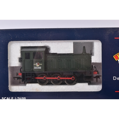 89 - Two Bachmann made Branch Line OO gauge model railway trainset locomotive diesel shunter engines comp... 