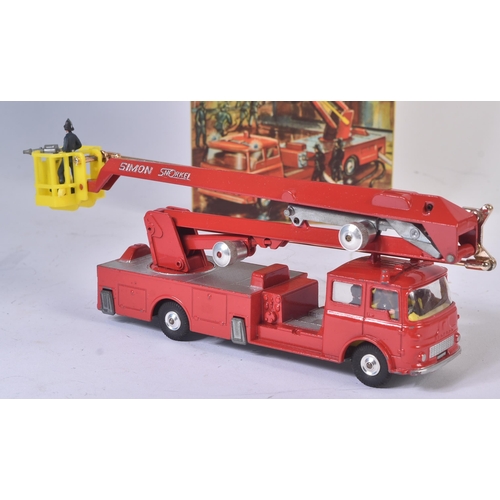 98 - An original vintage Corgi Major Toys boxed diecast model No. 1127 Simon Snorkel Fire Engine. The mod... 