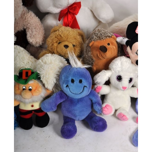 96 - Teddy Bears - a quantity of assorted teddy bears / plush toys to include: Perro Con Manchas, Russ, C... 