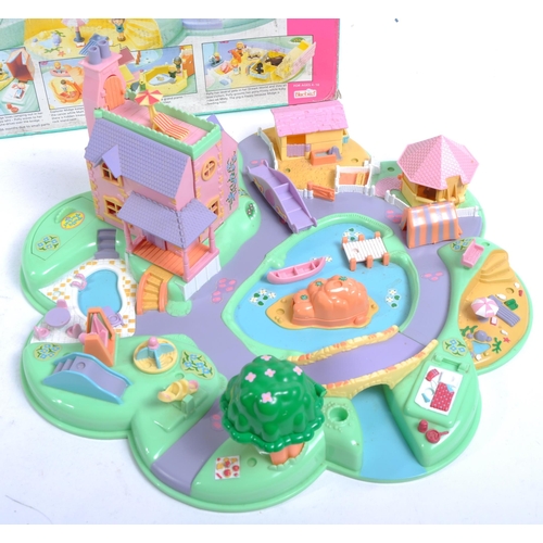 518 - A vintage 1990s (1991) Bluebird Polly Pocket set No. 9346 Polly's Dream World. The set features a ho... 