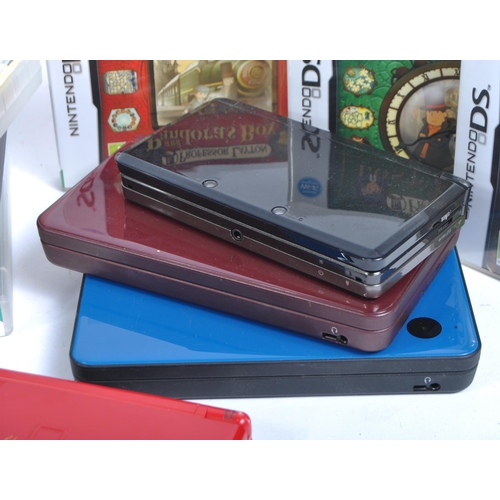 625 - Retro Gaming - Nintendo DS - a collection of handheld video games consoles, boxed and unboxed games ... 