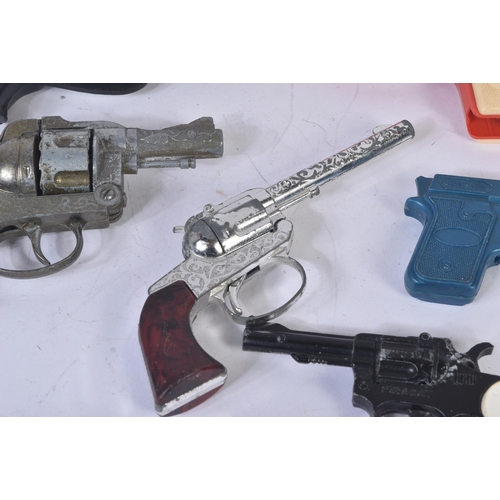 637 - A collection of x6 assorted vintage toy guns / pistols / revolvers to include; Lone Star Firecat, Sp... 