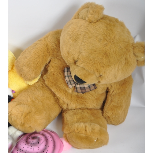 360 - Teddy Bears - a collection of x 25 assorted teddy bears / plush toys to include: A&A, Build a Bear, ... 