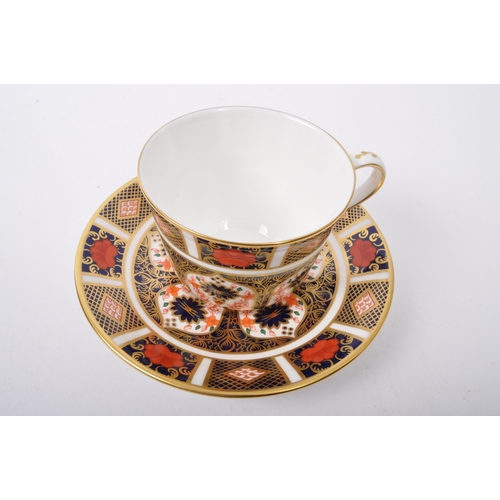 106 - Royal Crown Derby -  Teacup & Saucer - A vintage 20th century Royal Crown Derby NOS New Old Stock fi... 