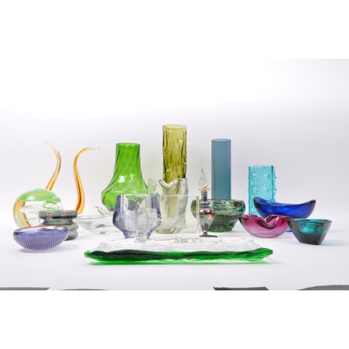 11 - An assortment of vintage retro mid 20th century and later glass to include a Whitefriars style molar... 