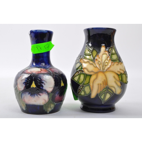 17 - Moorcroft pottery - English designer - Pair of 20th Century ceramic pottery stem vase on Hibiscus pa... 