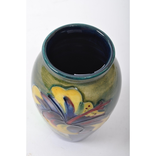 40 - Moorcroft green pottery - English / British design - 20th Century ceramic pottery hibiscus pattern. ... 