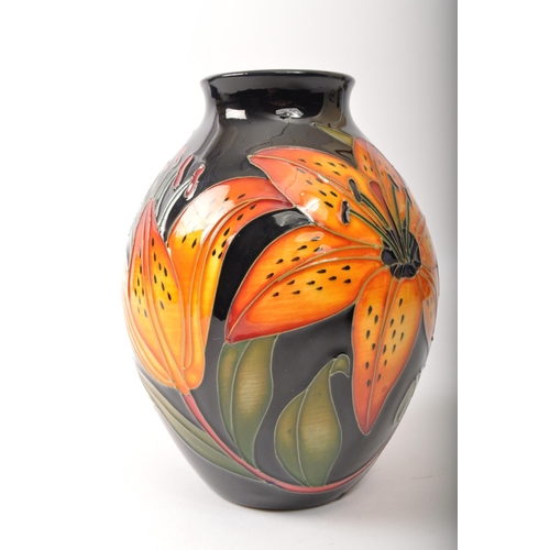 50 - Moorcroft pottery - British modern design - The Tigris Lilies pattern limited edition 63/200. Bulbou... 
