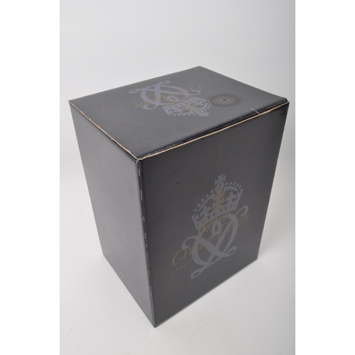 77 - Royal Crown Derby - Hippopotamus - A vintage 20th century Royal Crown Derby bone china paperweight f... 