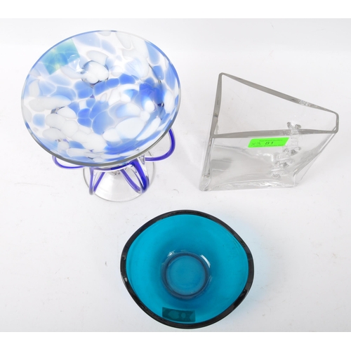 81 - A collection of mid century retro vintage 20th century Whitefriars clear glass vase of triangular fo... 