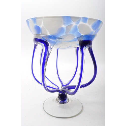 81 - A collection of mid century retro vintage 20th century Whitefriars clear glass vase of triangular fo... 