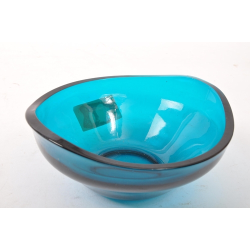 81 - A collection of mid century retro vintage 20th century Whitefriars clear glass vase of triangular fo... 