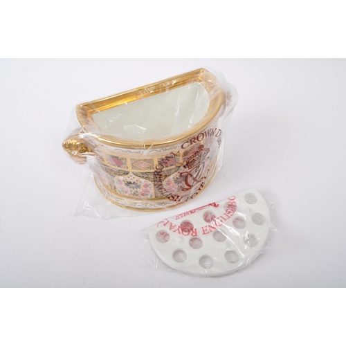 92 - Royal Crown Derby - Old Imari Pattern - A vintage 20th century fine bone china Old Imari Royal Crown... 