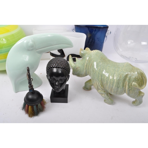 93 - An assortment of retro vintage 20th Century ceramics and glassware. Comprising of; a ceramic pottery... 