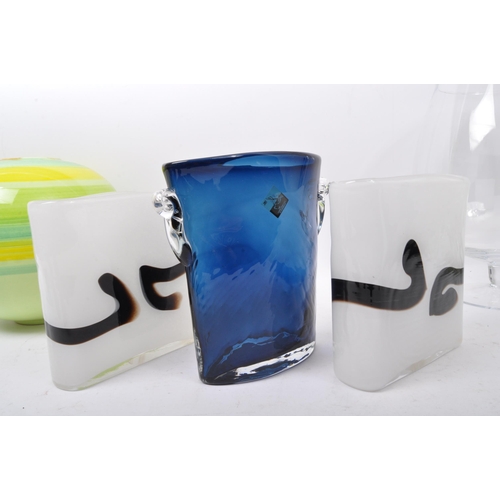 93 - An assortment of retro vintage 20th Century ceramics and glassware. Comprising of; a ceramic pottery... 