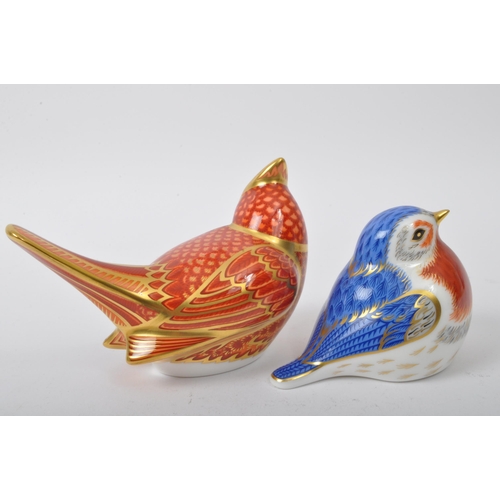 94 - Royal Crown Derby -  Red Cardinal & Anniversary Robin 2009 exc. - Two vintage 20th century Royal Cro... 