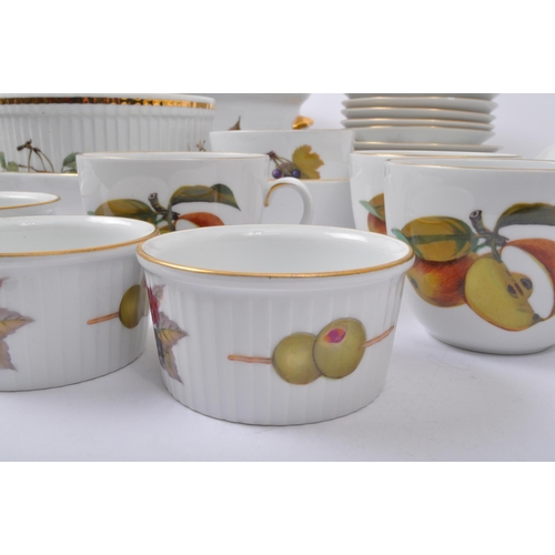 97 - Royal Worcester - Evesham - A vintage 20th century Royal Worcester bone china tea and dinner service... 