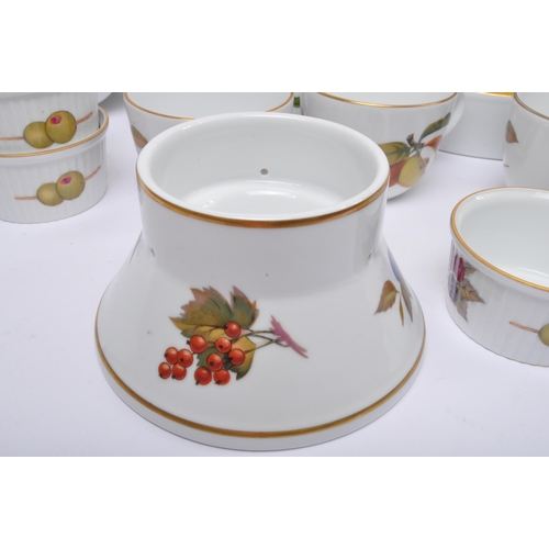 97 - Royal Worcester - Evesham - A vintage 20th century Royal Worcester bone china tea and dinner service... 