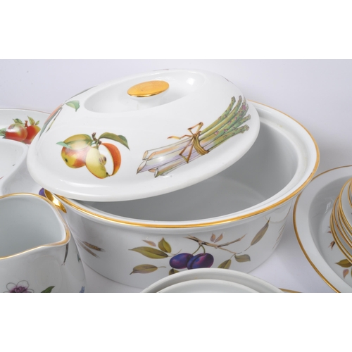 97 - Royal Worcester - Evesham - A vintage 20th century Royal Worcester bone china tea and dinner service... 
