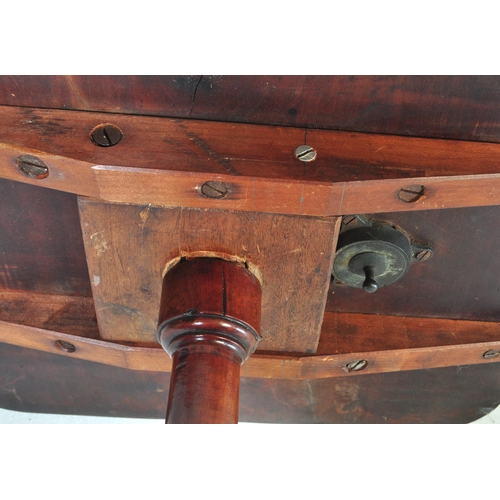 1037 - 18th century George III mahogany pedestal tripod wine table. Raised on splayed legs with turned colu... 