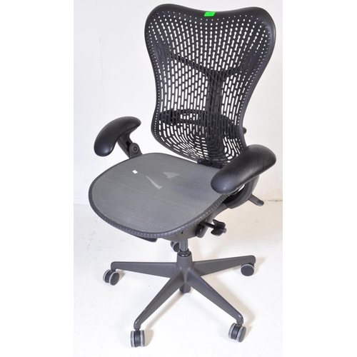 592 - Studio 7.5 - Herman Miller - Mirra 2 - A retro late 20th Century swivel desk office chair having adj... 