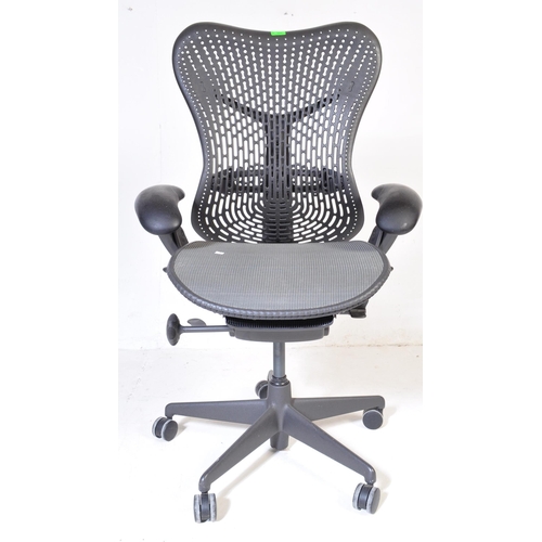 592 - Studio 7.5 - Herman Miller - Mirra 2 - A retro late 20th Century swivel desk office chair having adj... 