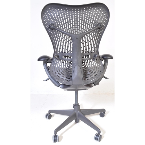 592 - Studio 7.5 - Herman Miller - Mirra 2 - A retro late 20th Century swivel desk office chair having adj... 