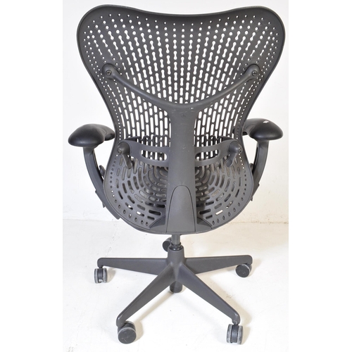 596 - Studio 7.5 - Herman Miller - Mirra 2 - A retro late 20th Century swivel desk office chair having adj... 