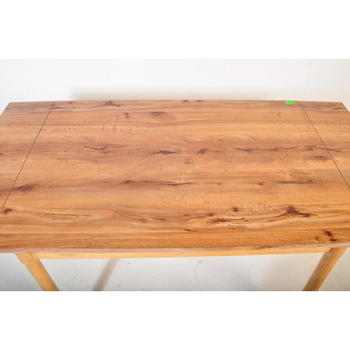 638 - Vico Magistretti for Habitat - Retro vintage mid 20th Century dining table with turned legs with lat... 