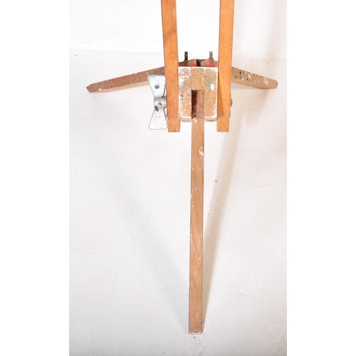 653 - A retro vintage 20th Century artist painting easel of large form / size by Daler. Oak construction a... 