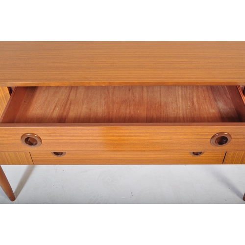 670 - A retro vintage mid 20th Century teak sideboard credenza by Schreiber. Bank of three drawers flanked... 