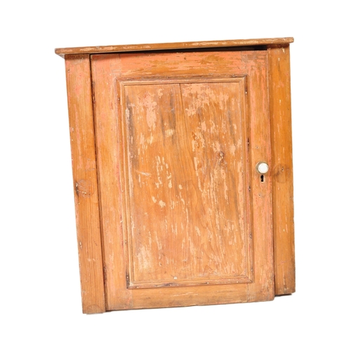 925 - A Victorian 19th century pine single door cupboard with white pull handle. Measures approx; 84cm x 7... 