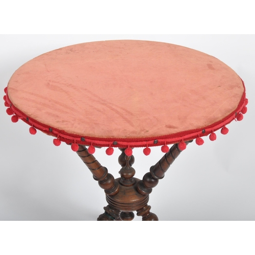 1068 - Victorian 19th century mahogany gypsy fortune tellers table / cricket table. Raised on spiral carved... 