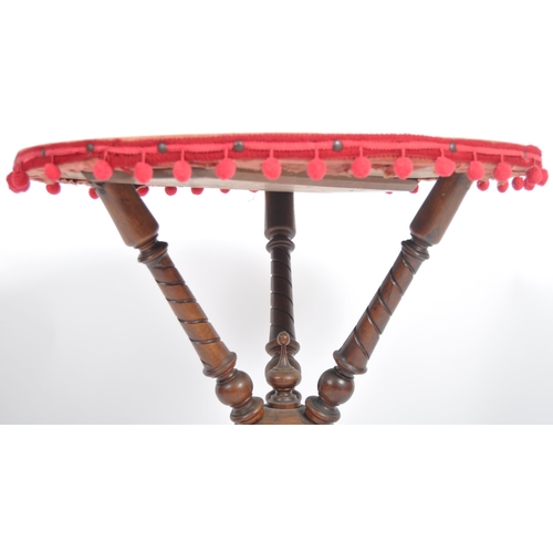 1068 - Victorian 19th century mahogany gypsy fortune tellers table / cricket table. Raised on spiral carved... 