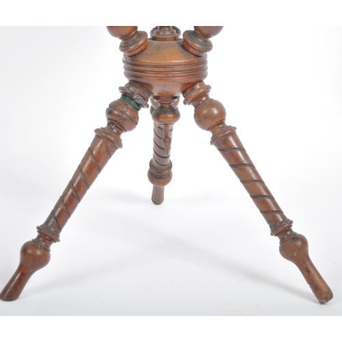 1068 - Victorian 19th century mahogany gypsy fortune tellers table / cricket table. Raised on spiral carved... 