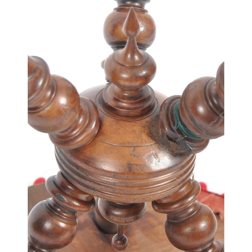 1068 - Victorian 19th century mahogany gypsy fortune tellers table / cricket table. Raised on spiral carved... 