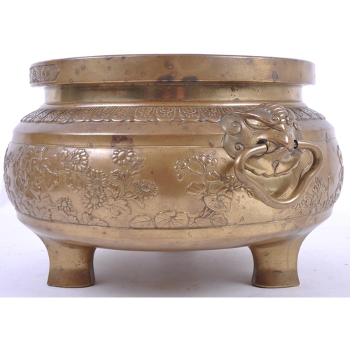 1 - A large 19th Century Chinese bronze Oriental temple size prayer bowl censer ding. Relief cast decora... 