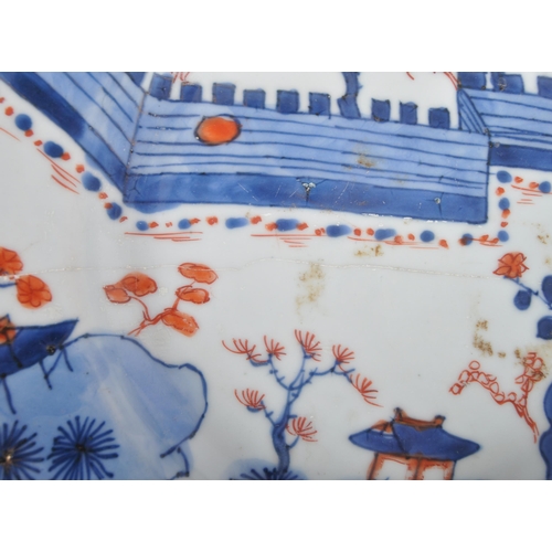 121 - An 18th Century Chinese Imari porcelain plate of circular form. Hand decorated in the Imari palette ... 