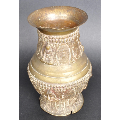 134 - An 18th Century Chinese bronze vase having relief decoration depicting multiple Buddha with repeatin... 