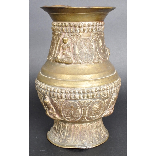 134 - An 18th Century Chinese bronze vase having relief decoration depicting multiple Buddha with repeatin... 