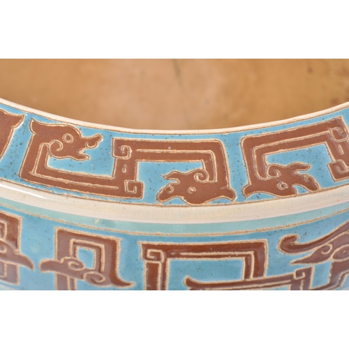 139 - An early 20th Century Chinese Republic period Oriental large porcelain planter bowl jardinière / fis... 