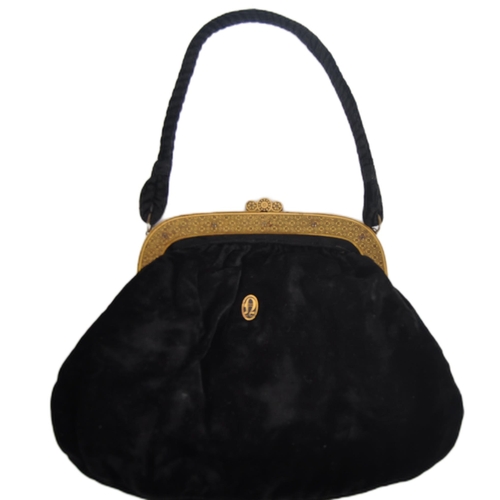 157 - A 20th century large Japanese Komai style purse / clutch bag. A black felt material, with Komai styl... 