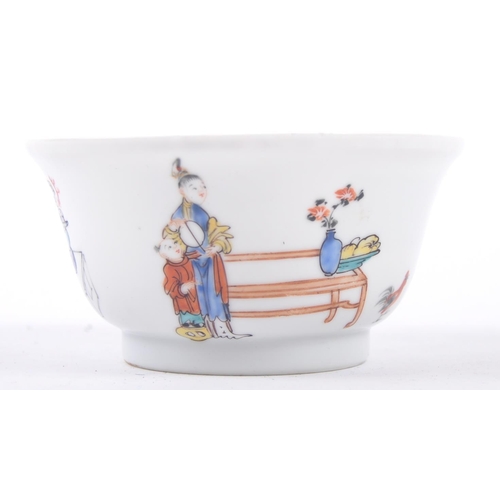 163 - An 18th Century Chinese porcelain bowl having hand painted polychrome enamel decoration depicting fi... 